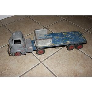 VINTAGE WYANDOTTE PRESSED STEEL SEMI TRUCK HAULER CAB & FLATBED TRAILER